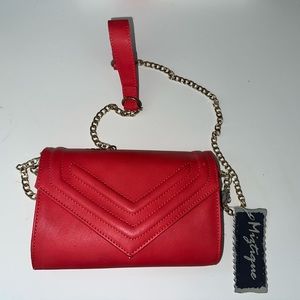 Miztique coral clutch with chain